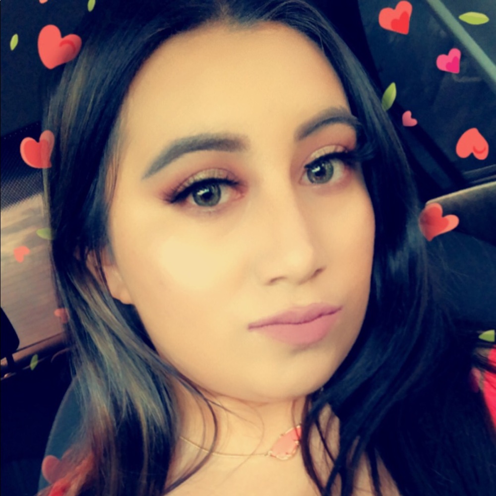 Meet your Posher, Yoselin